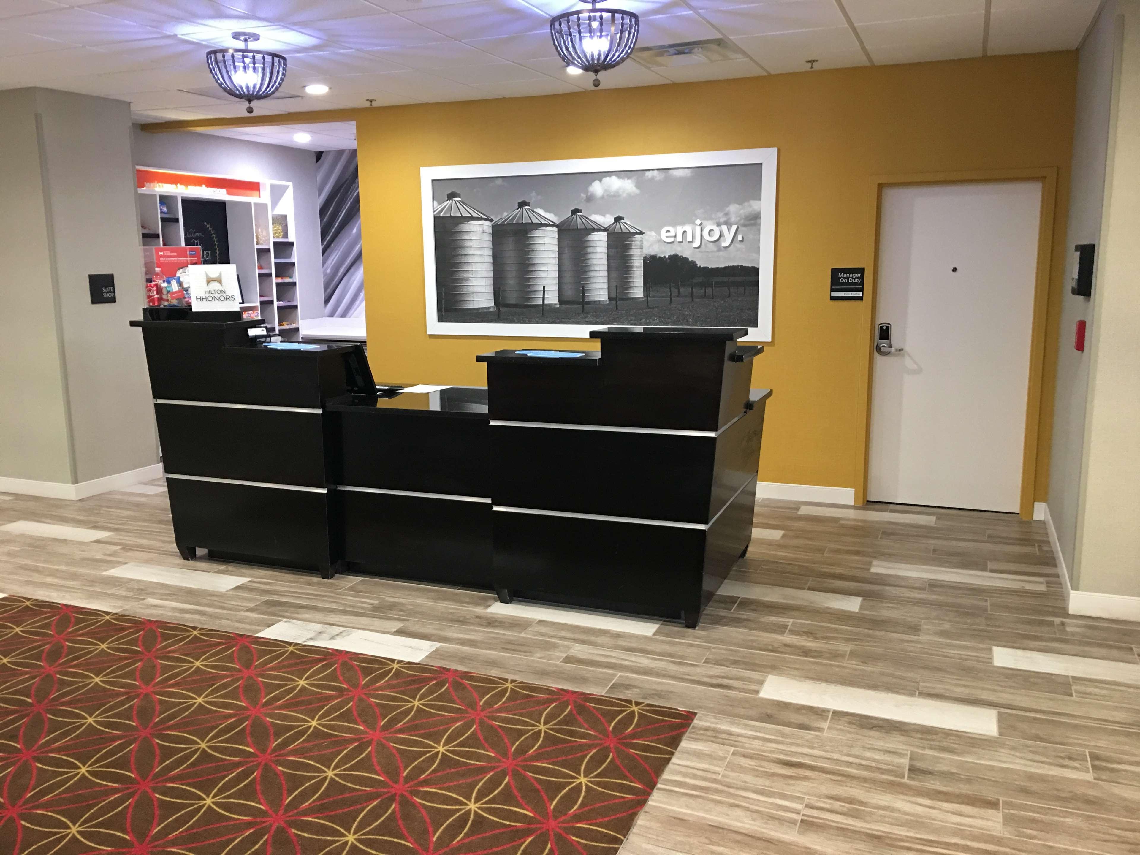 Hampton Inn Mcpherson Kültér fotó