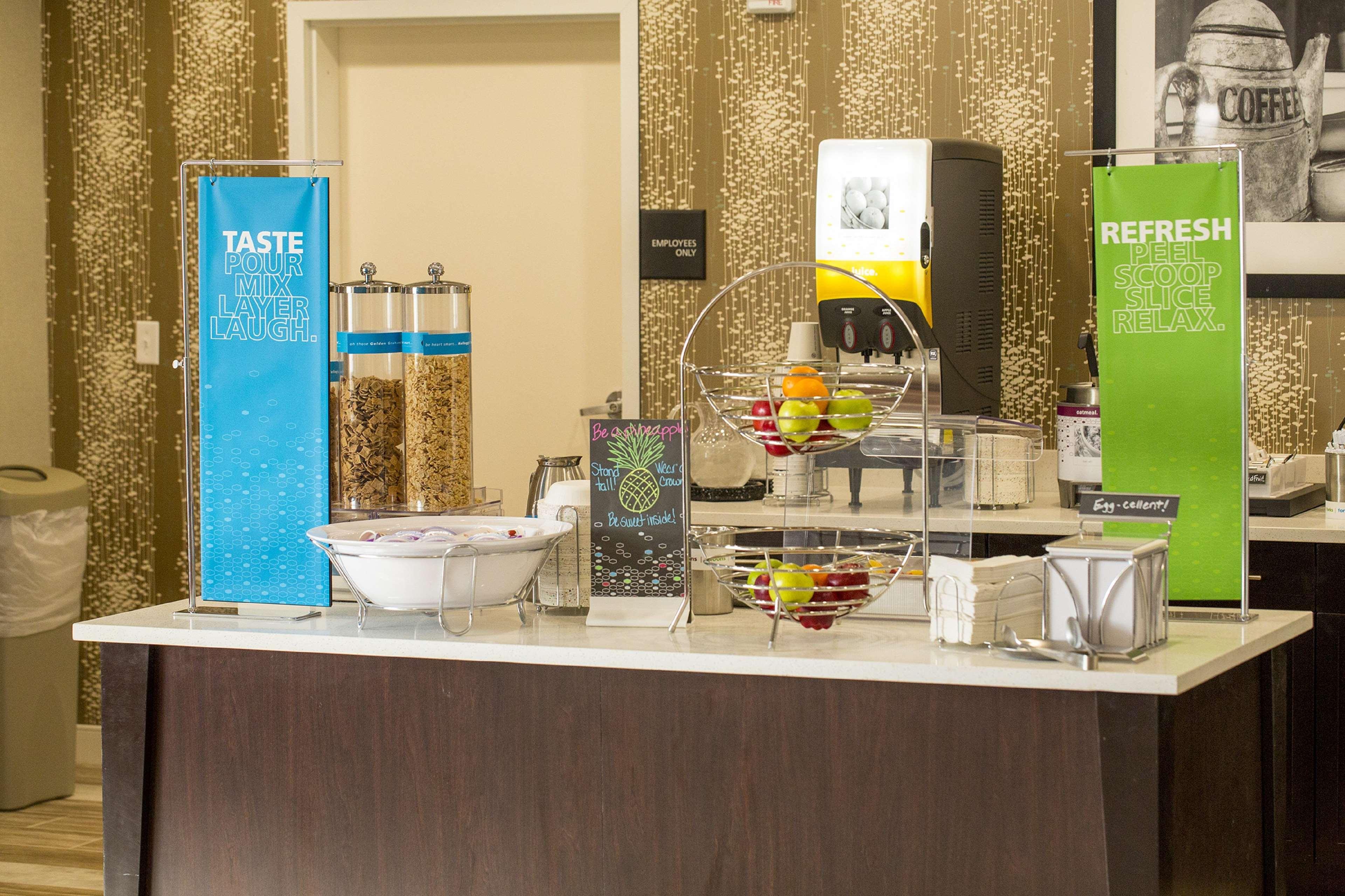 Hampton Inn Mcpherson Kültér fotó