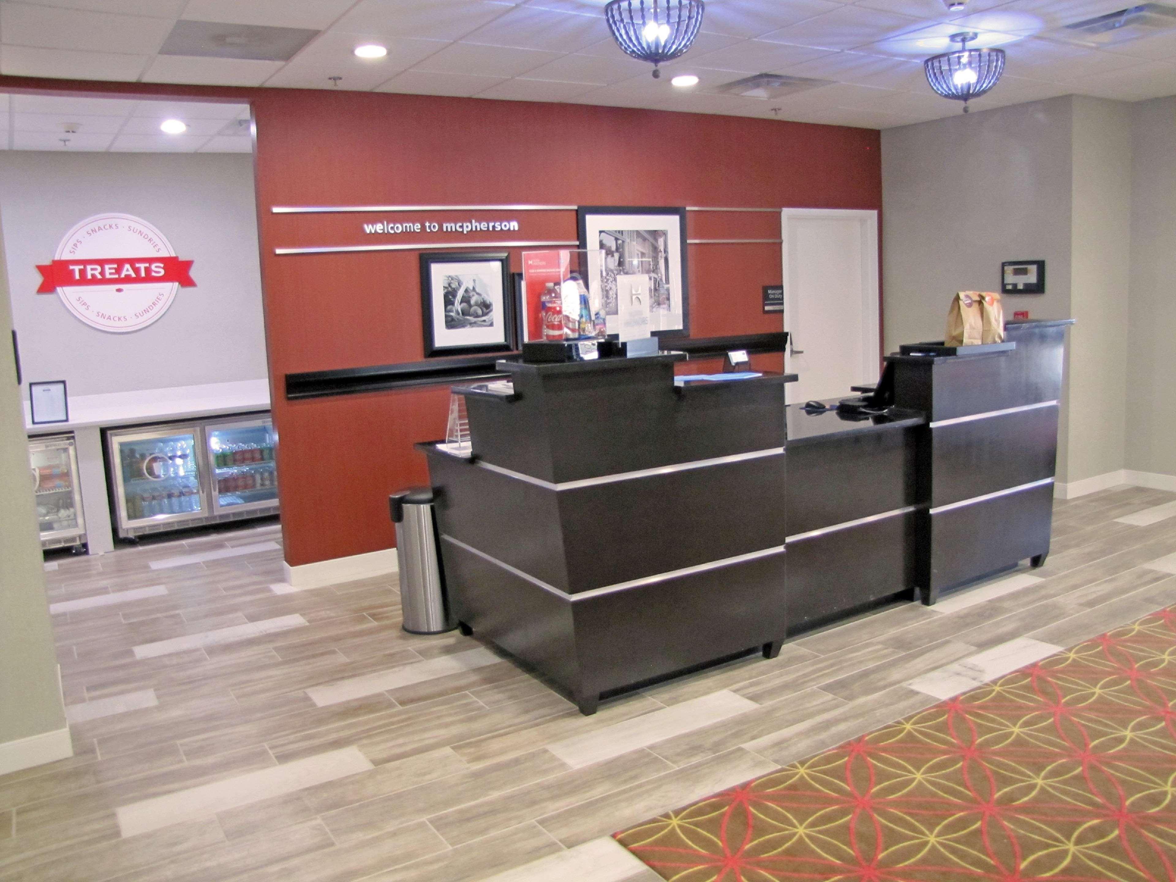 Hampton Inn Mcpherson Kültér fotó