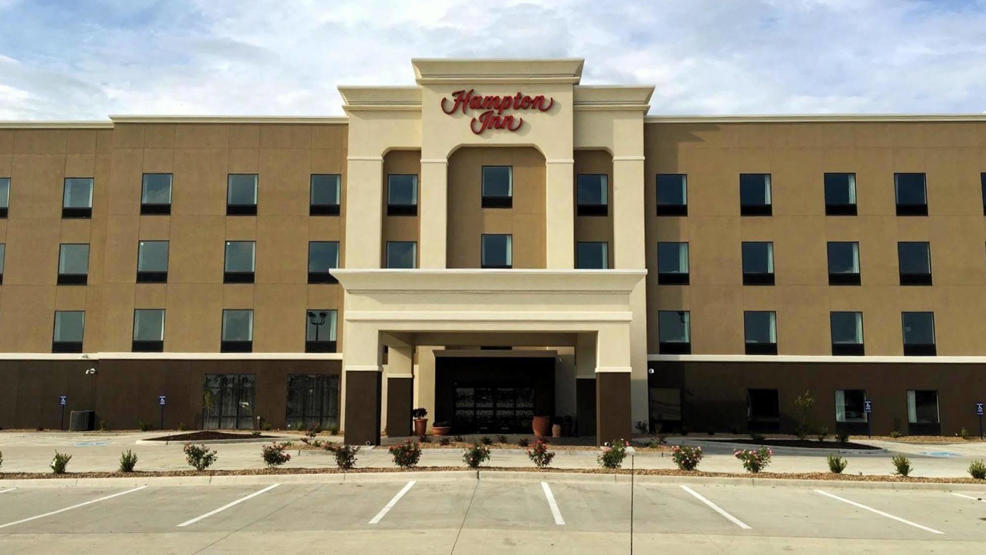 Hampton Inn Mcpherson Kültér fotó